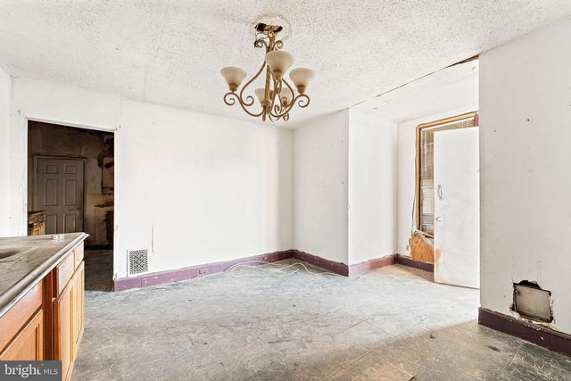 2622 SAUNDERS ST, Camden, NJ 08105