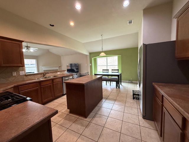 2440 Walker Street, Grand Prairie, TX 75052