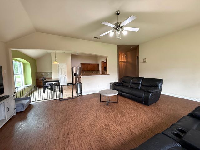 2440 Walker Street, Grand Prairie, TX 75052