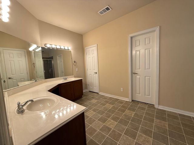 2440 Walker Street, Grand Prairie, TX 75052