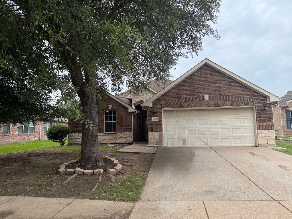 2440 Walker Street, Grand Prairie, TX 75052