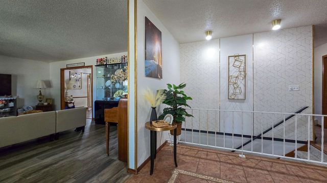 315 SW 9th Ave, Minot, ND 58701