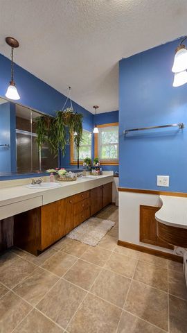 315 SW 9th Ave, Minot, ND 58701
