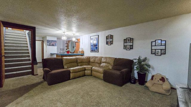 315 SW 9th Ave, Minot, ND 58701