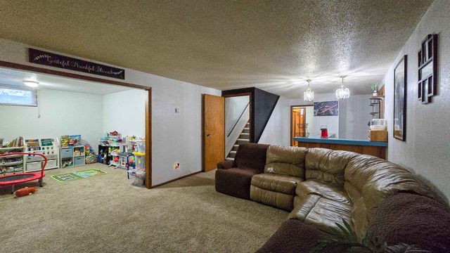 315 SW 9th Ave, Minot, ND 58701
