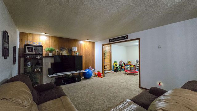 315 SW 9th Ave, Minot, ND 58701