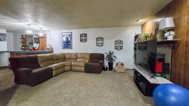 315 SW 9th Ave, Minot, ND 58701
