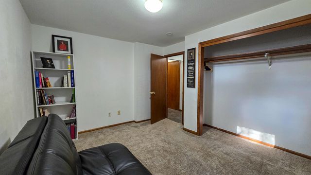 315 SW 9th Ave, Minot, ND 58701