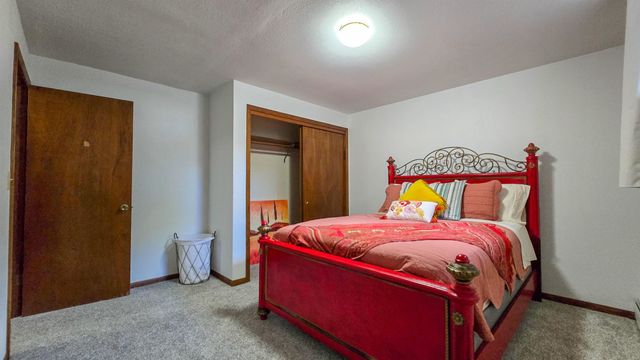 315 SW 9th Ave, Minot, ND 58701