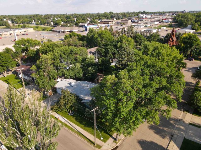 315 SW 9th Ave, Minot, ND 58701