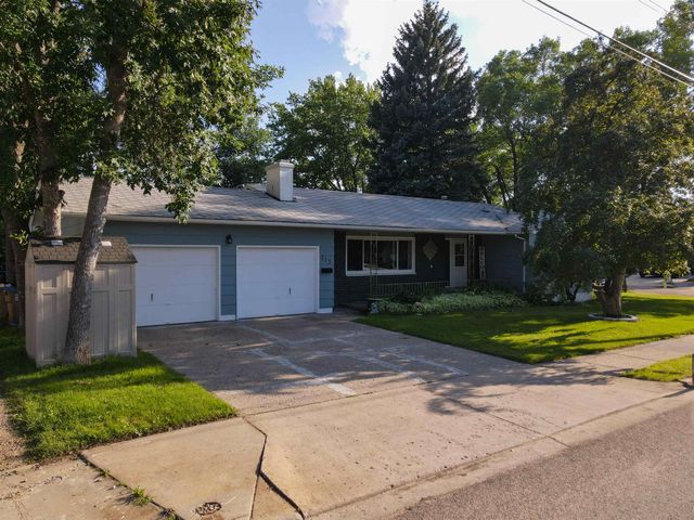 315 SW 9th Ave, Minot, ND 58701