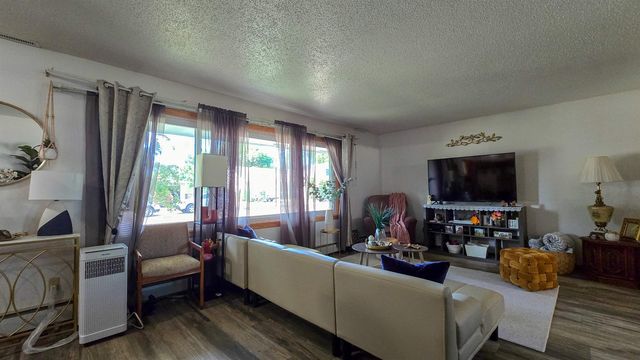 315 SW 9th Ave, Minot, ND 58701