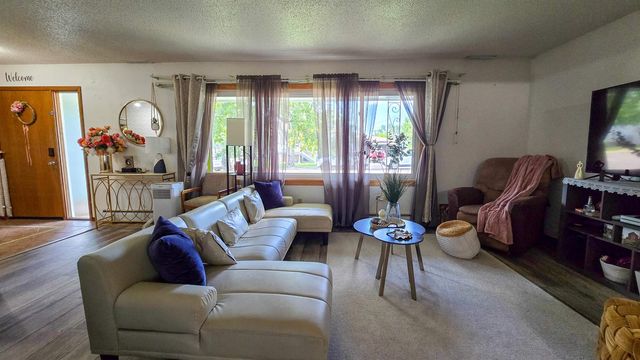 315 SW 9th Ave, Minot, ND 58701
