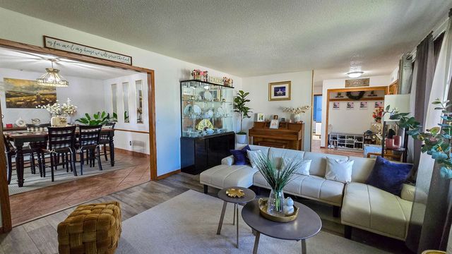 315 SW 9th Ave, Minot, ND 58701