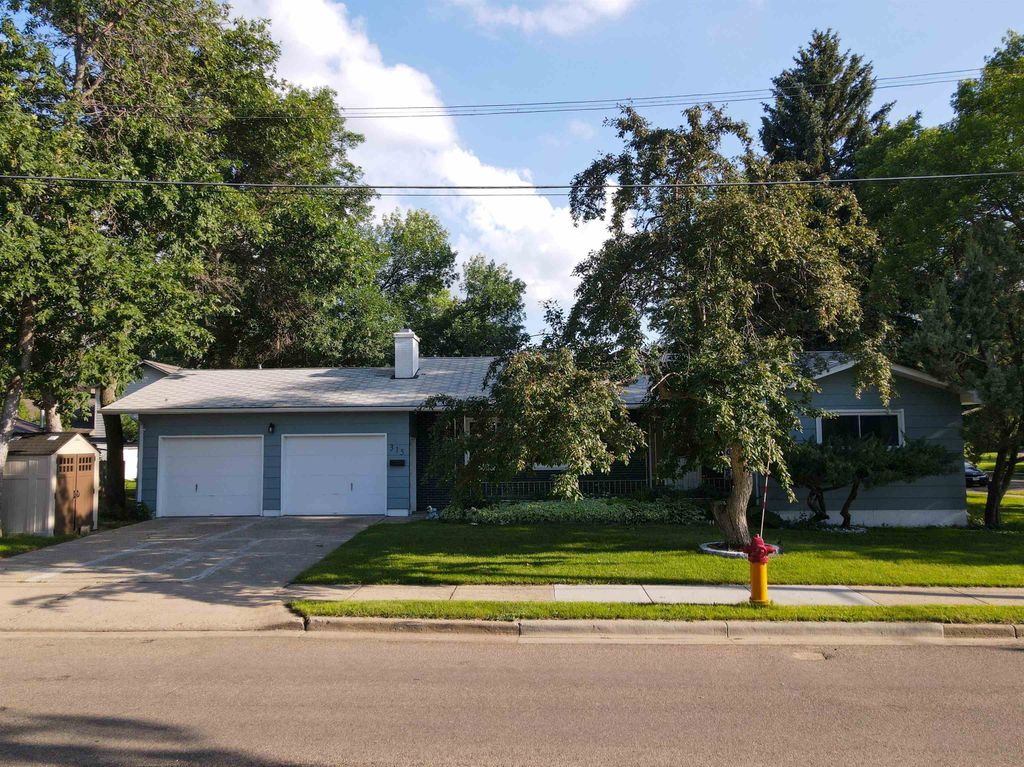 315 SW 9th Ave, Minot, ND 58701