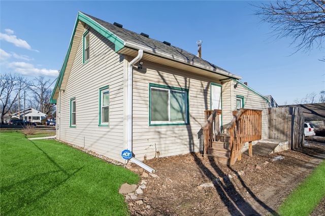 3221 E 12th Street, Des Moines, IA 50316