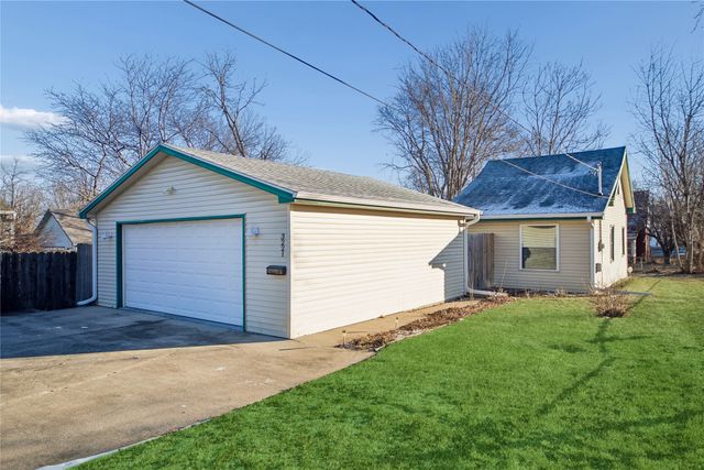 3221 E 12th Street, Des Moines, IA 50316