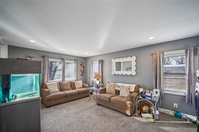 3221 E 12th Street, Des Moines, IA 50316