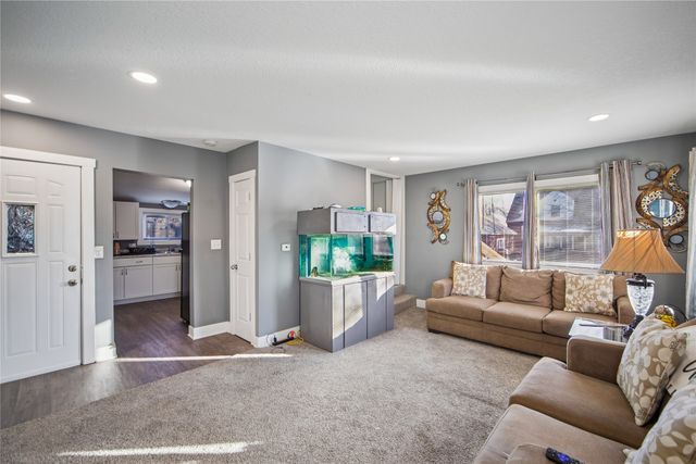 3221 E 12th Street, Des Moines, IA 50316