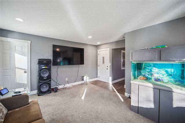 3221 E 12th Street, Des Moines, IA 50316