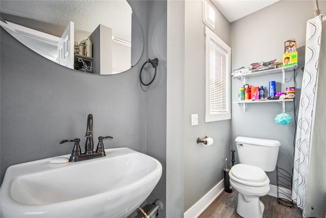 3221 E 12th Street, Des Moines, IA 50316