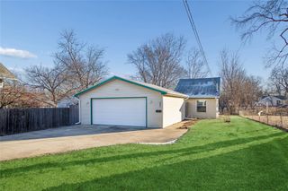 3221 E 12th Street, Des Moines, IA 50316