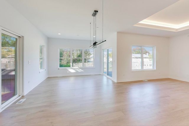 805 W Poplar Street, Palatine, IL 60067