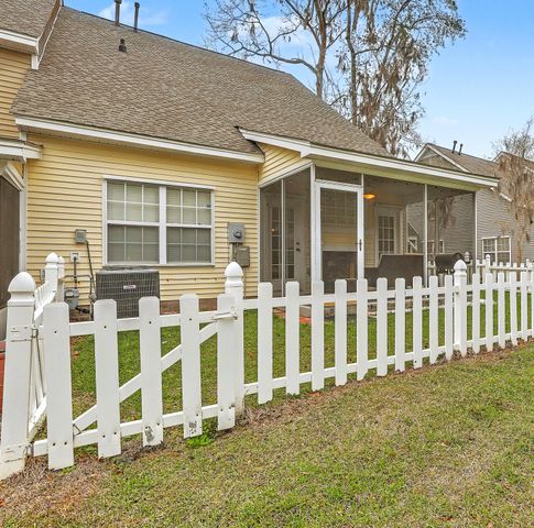 8658 Grassy Oak Trail, North Charleston, SC 29420