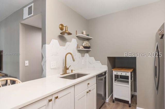 2 Lighthouse Ln Apt 821, Hilton Head Island, SC 29928