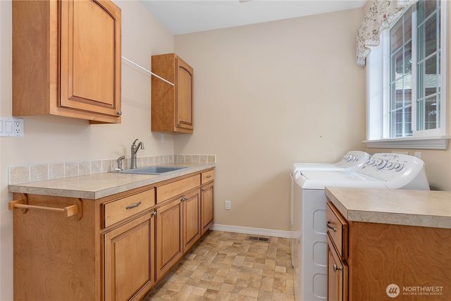 284 Rocky Mountain High Road, Camano Island, WA 98282