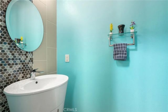 2 Serena Way, Stanton, CA 90680