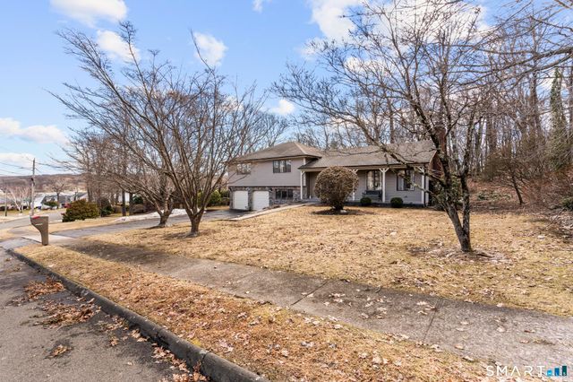 30 Cove Road, Bristol, CT 06010