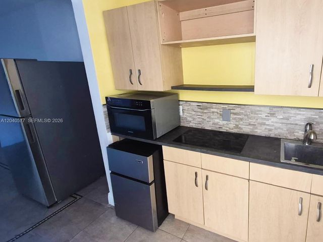 585 NE 66th St 3, Miami, FL 33138