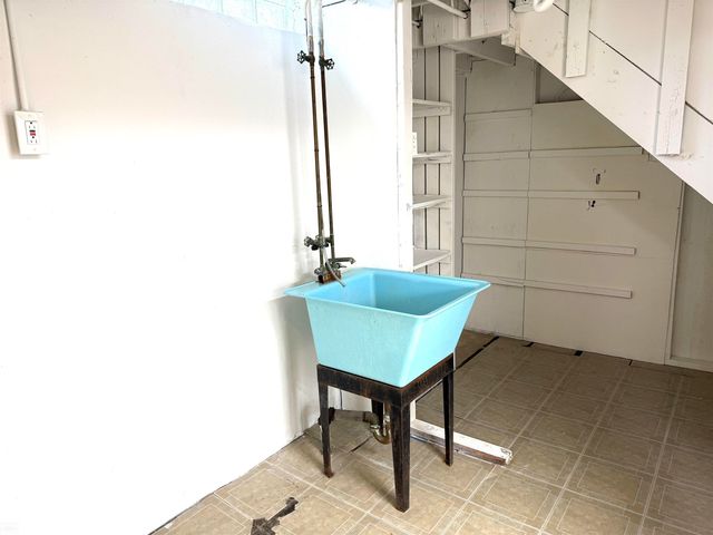 32215 Dover Drive, Warren, MI 48088