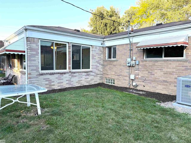 32215 Dover Drive, Warren, MI 48088