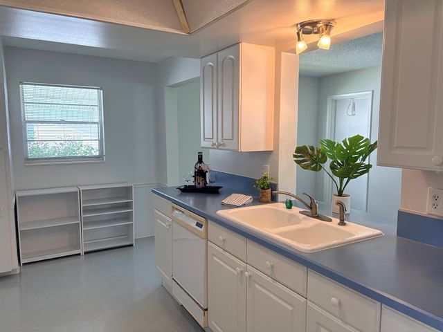 2193 SW Congress Boulevard, Boynton Beach, FL 33426