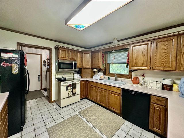 311 Maple Heights Road, Marshall, WI 53559