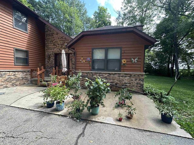 311 Maple Heights Road, Marshall, WI 53559