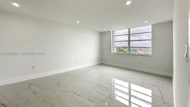 2750 NE 183rd St 505, Aventura, FL 33160