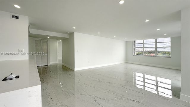 2750 NE 183rd St 505, Aventura, FL 33160