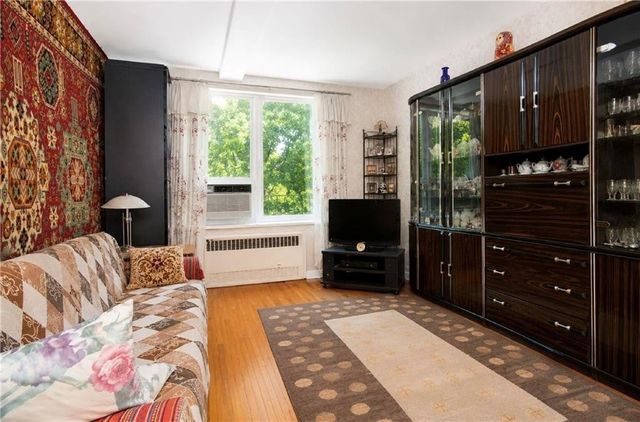 701 Gerald Ct Apt 2E, New York City, NY 11235