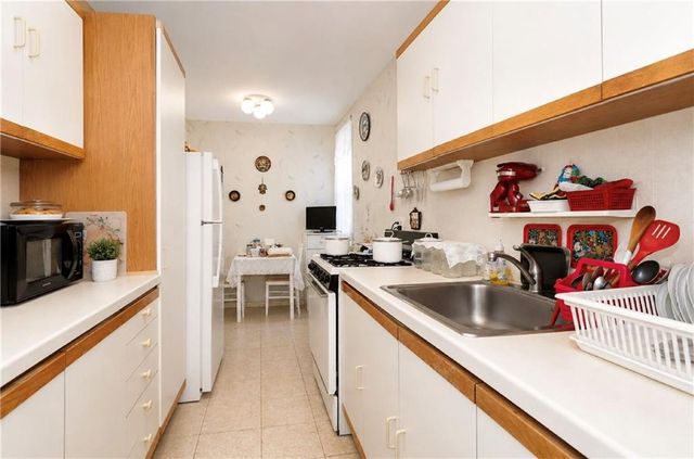 701 Gerald Ct Apt 2E, New York City, NY 11235