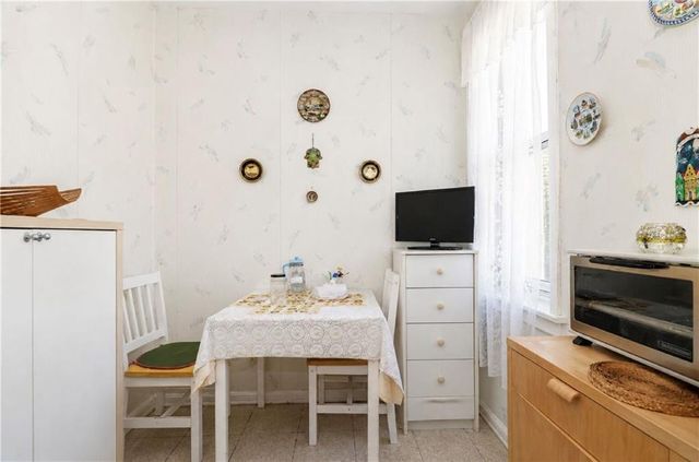 701 Gerald Ct Apt 2E, New York City, NY 11235