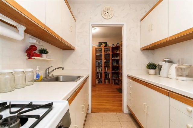 701 Gerald Ct Apt 2E, New York City, NY 11235