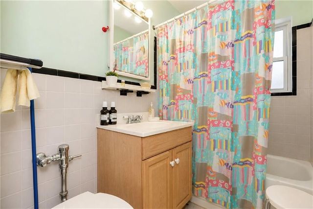 701 Gerald Ct Apt 2E, New York City, NY 11235