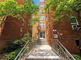 701 Gerald Ct Apt 2E, New York City, NY 11235