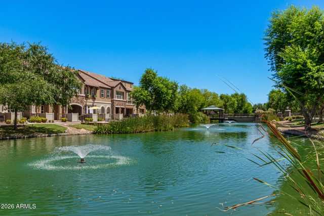 1917 E HAMPTON Lane 104, Gilbert, AZ 85295