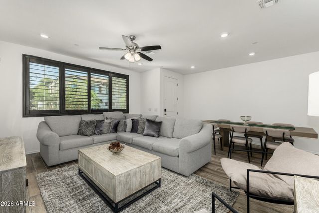 1917 E HAMPTON Lane 104, Gilbert, AZ 85295