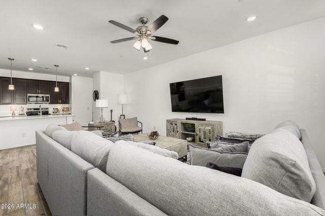 1917 E HAMPTON Lane 104, Gilbert, AZ 85295