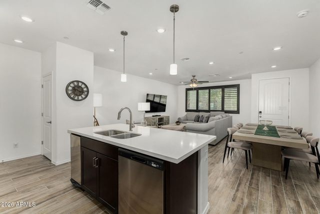 1917 E HAMPTON Lane 104, Gilbert, AZ 85295